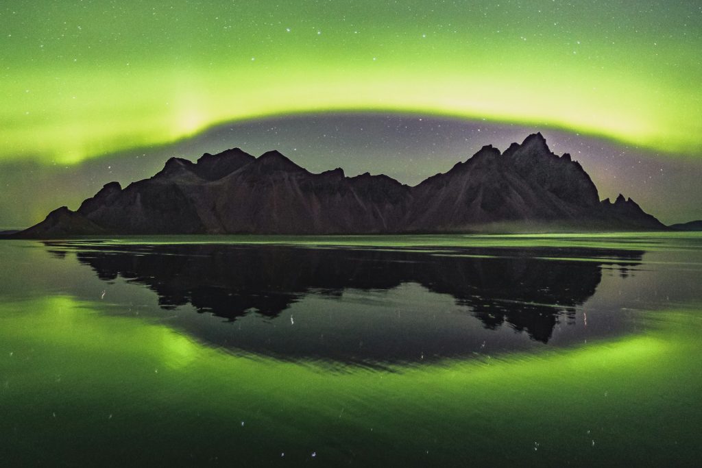 winter aurora viewing at Vestrahorn